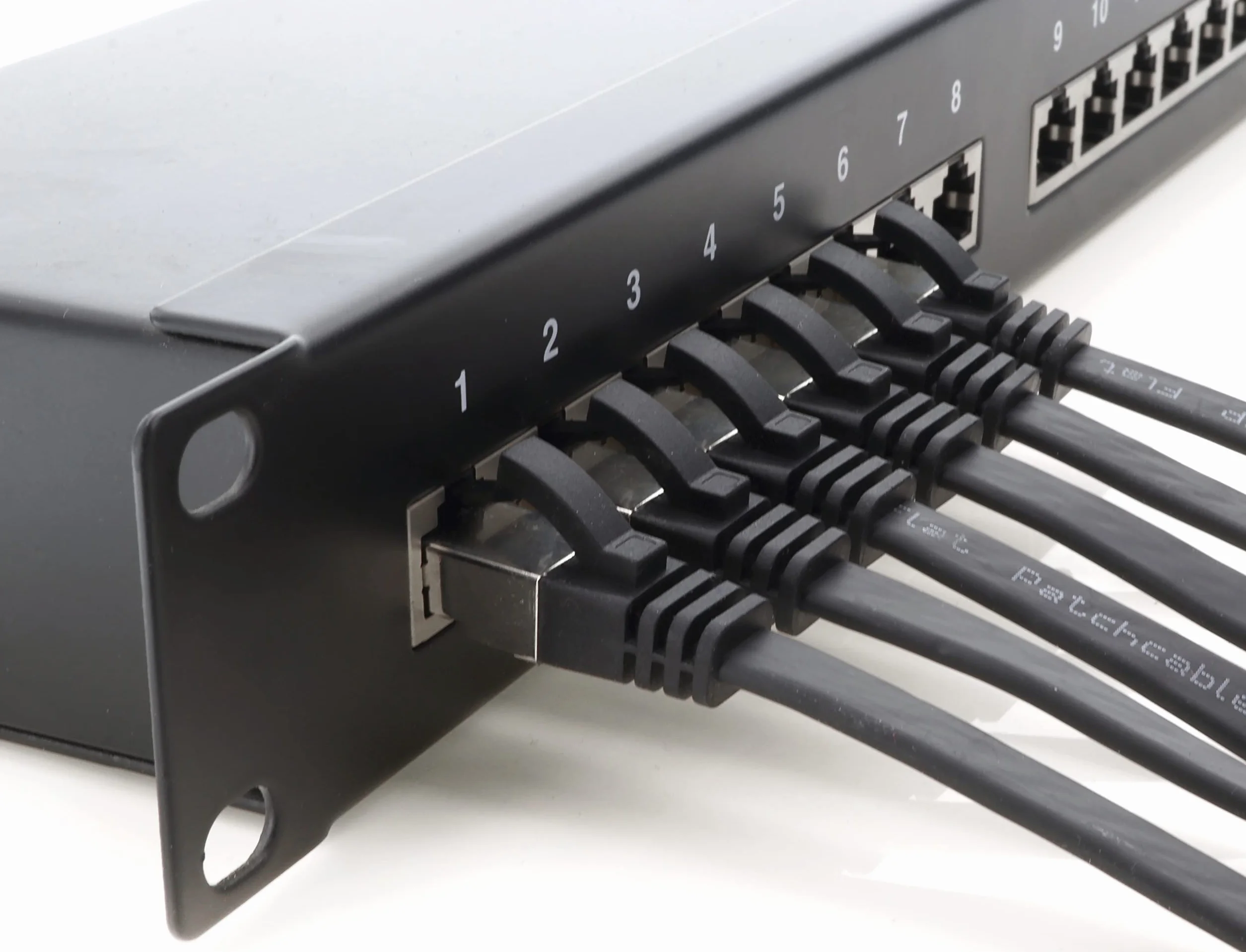 1aTTack.de Cavo patch Cat 8 piatto nero 40 Gigabit cavo di rete Ethernet LAN 40 Gbps 2000 MHz cavo patch Cat8 LSZH TPE PIMF Rj45 spina 5 pezzi – 0,5 m